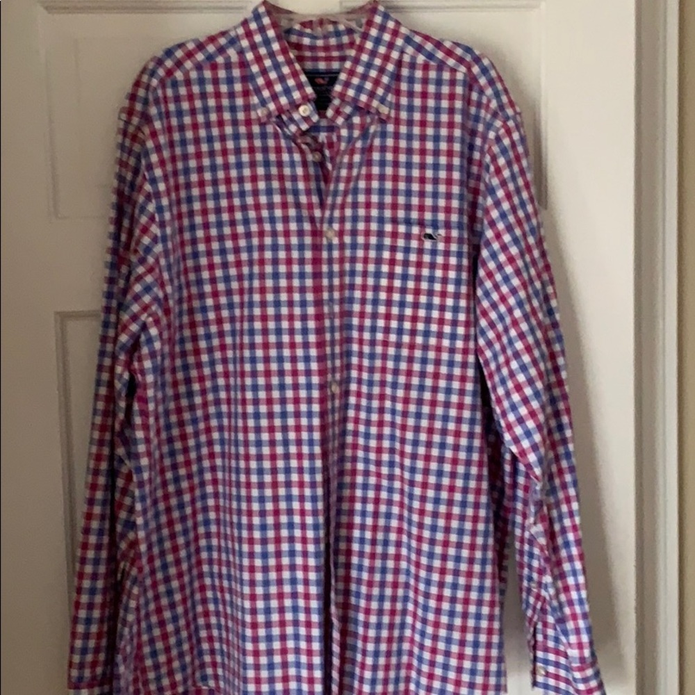 Men’s vineyard vines button down shirt